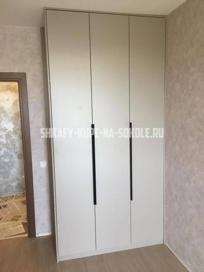 Распашные шкафы Сокол