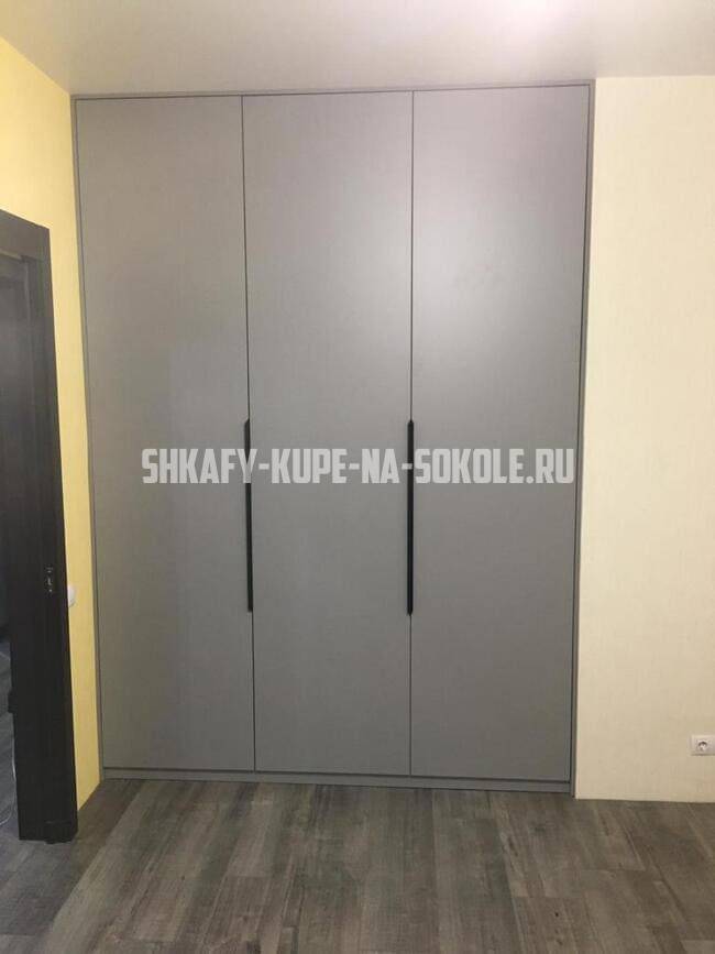 Распашные шкафы Сокол